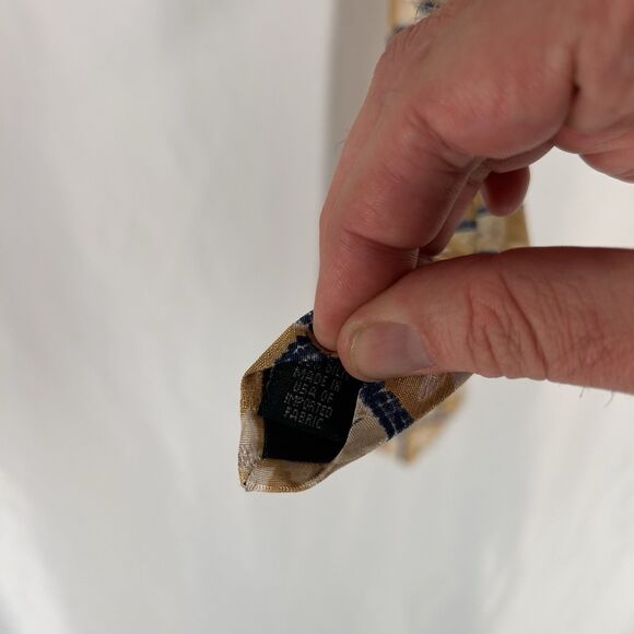 Jos A Bank 100% Silk Tie Men's 59" Yellow Floral Executive Collection 4" Wide - Picture 5 of 5